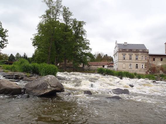Týnec stavba